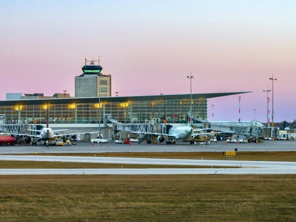 Winnipeg Richardson International Airport Luggage Storage, Winnipeg