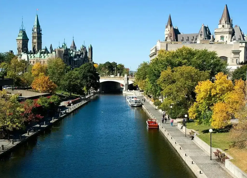 Rideau Canal Luggage Storage, Ottawa  
